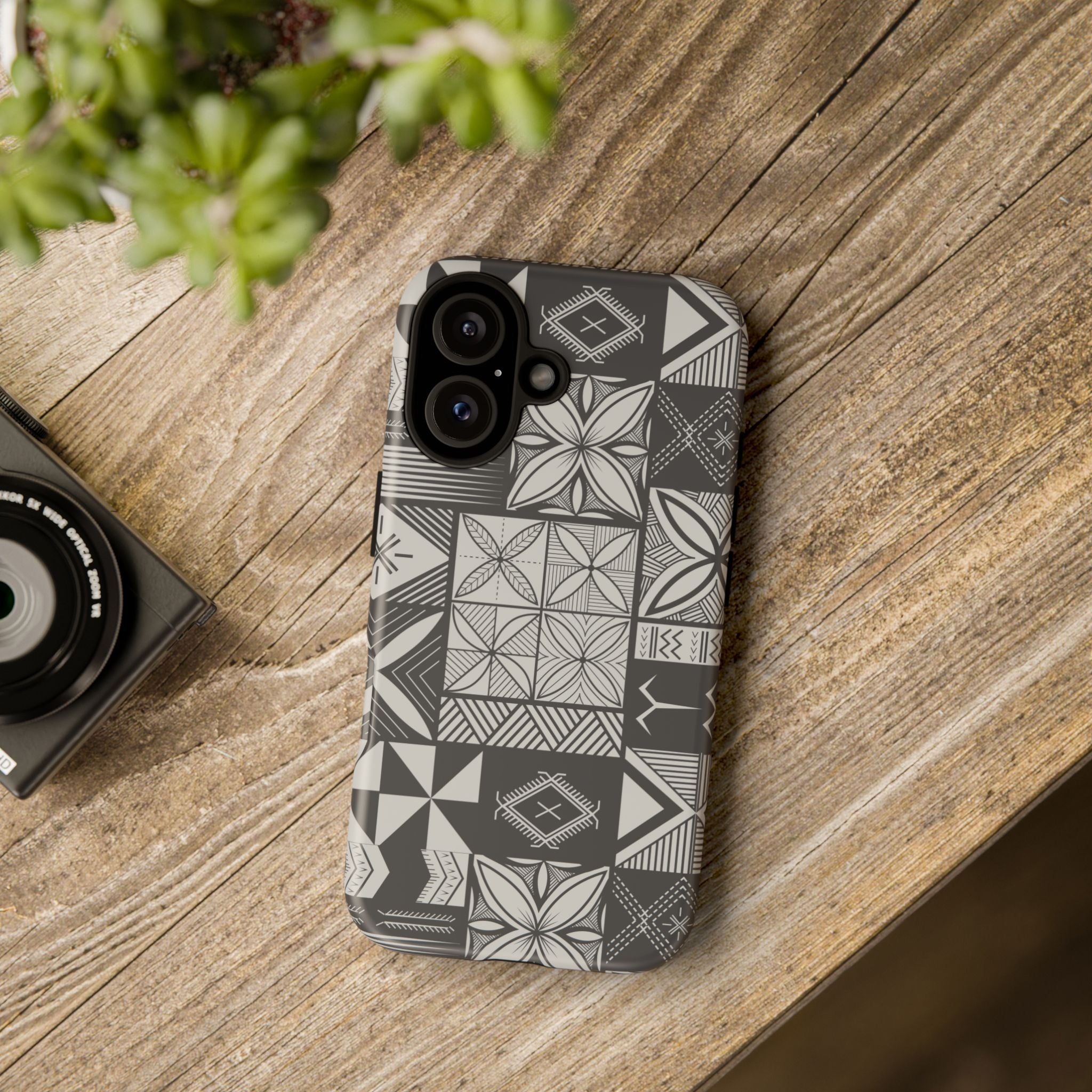 Maluelue (Black & Grey) Phone Case