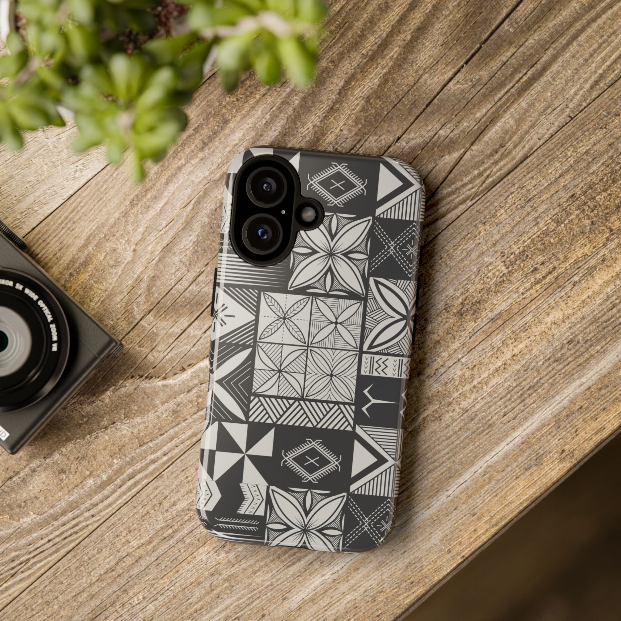 Maluelue (Black & Grey) Phone Case