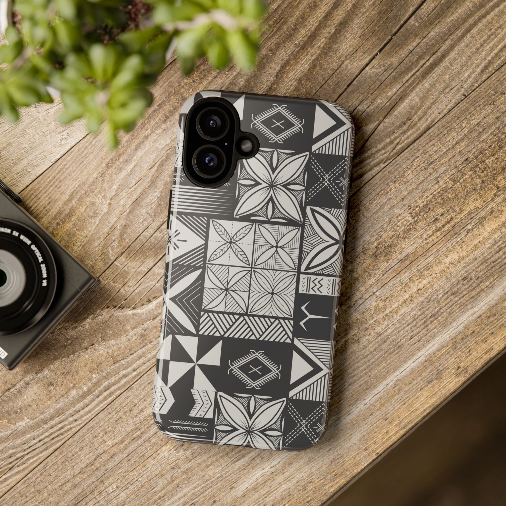 Maluelue (Black & Grey) Phone Case